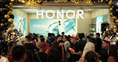 HONOR Unveils Limited-edition HONOR 90 5G Peacock Blue, Opens Experience Store in SM City Dasmariñas