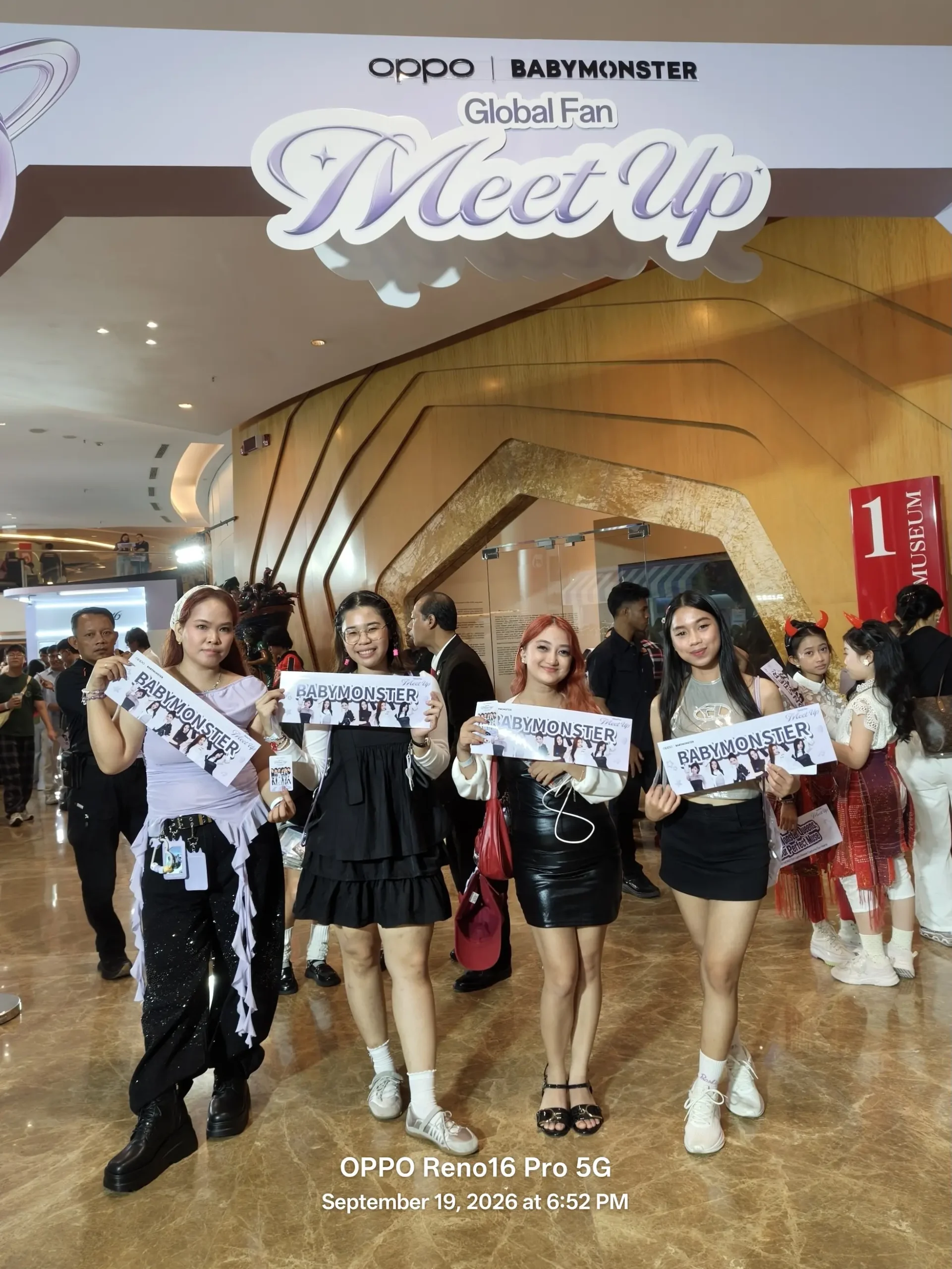 OPPO Reno16 Series 5G promotional key visual