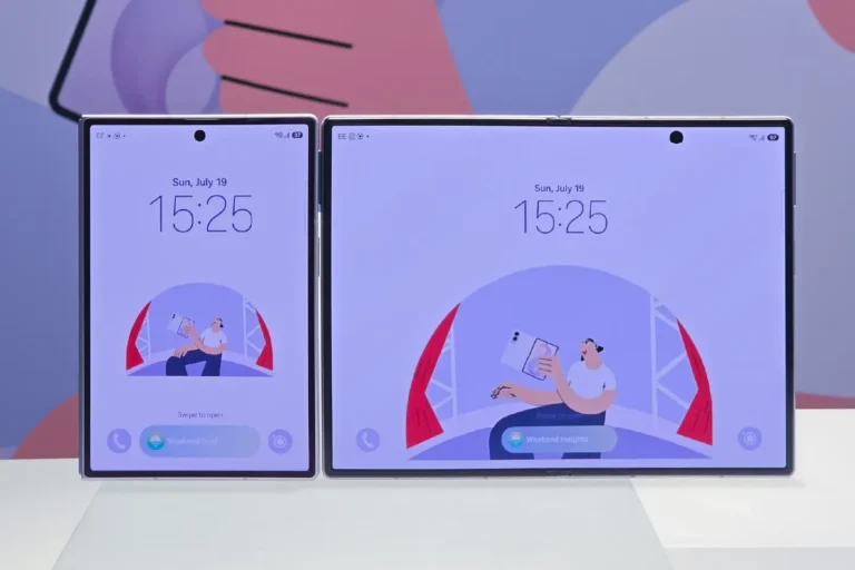 Samsung foldable durability testing editorial image highlighting 4. Large Display